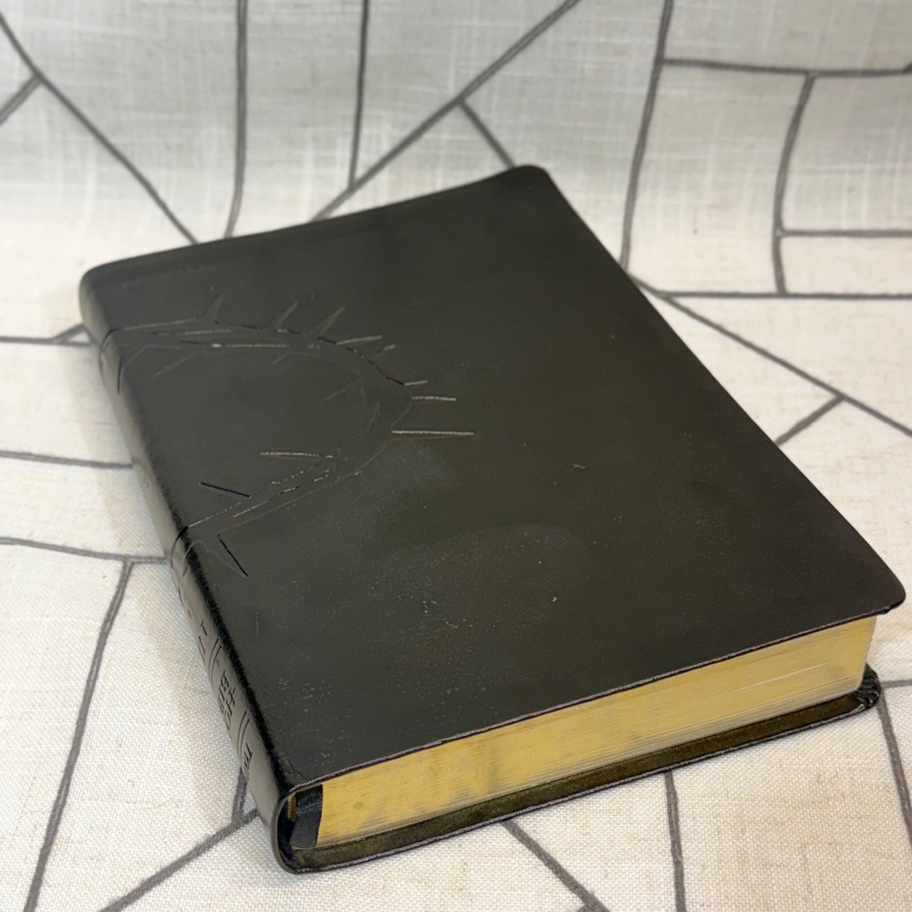 Tyndale NLT Holy Bible OS Black Crown of Thorns Embossed Gold Gilded Edges